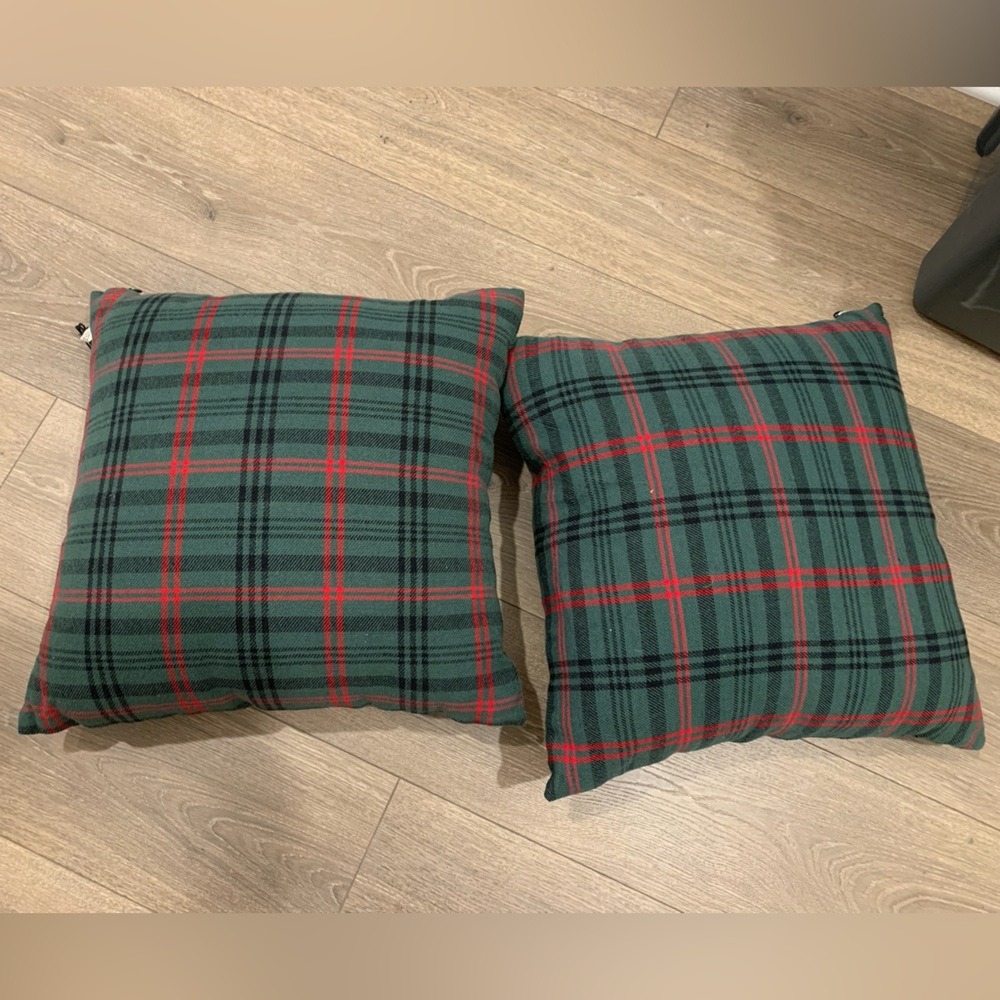 Set of 2 Green Red Heritage Tartan Plaid Holiday Square Accent Pillows NWOT
